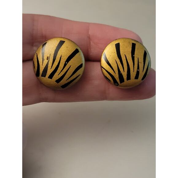 Leopard Stud tiger Earrings - Picture 2 of 4